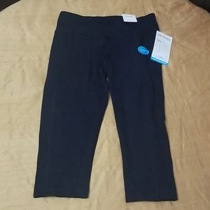 Marika Slimming Capri Yoga Pants - Size 8